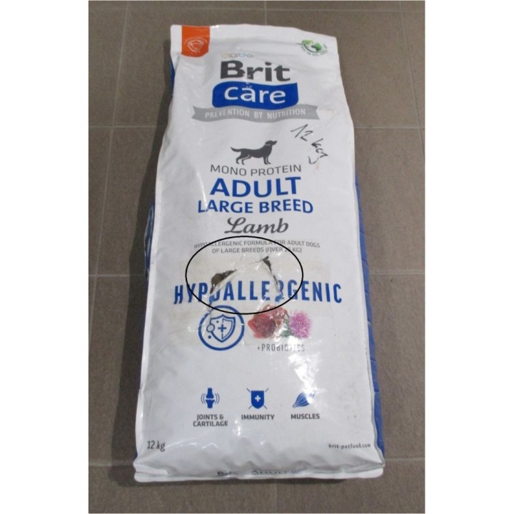 Poškozený Brit Care 12kg Adult Large Breed Hypoallergenic Lamb dog